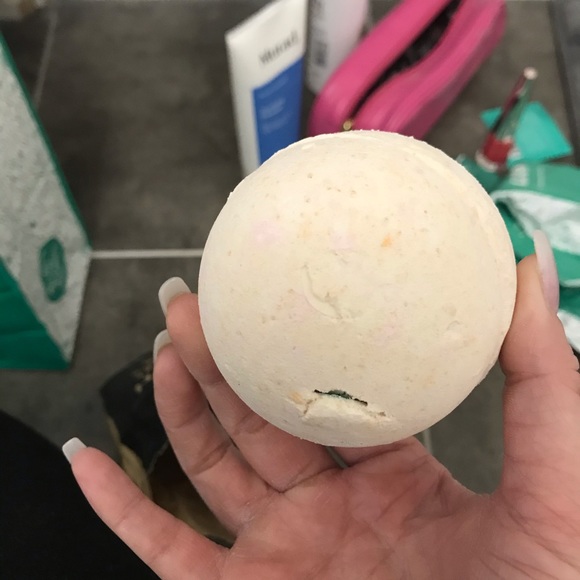 Various bath bombs from LUSH - Picture 6 of 8